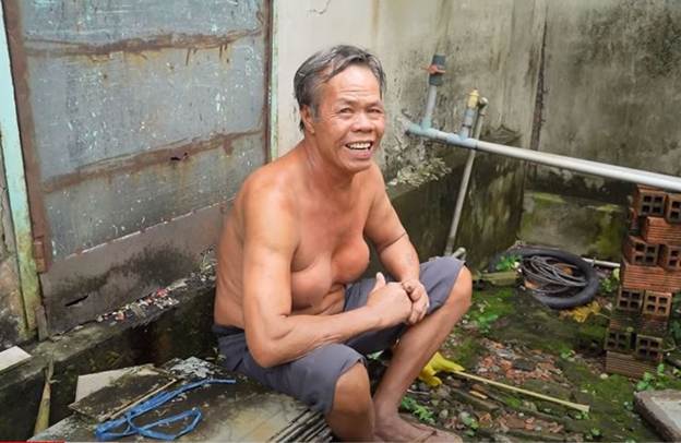 Ông Năm Lợi sở hữu vòng 1 siêu khủng lên đến 101 cm.